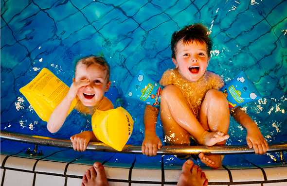 Surveillance Enfants Piscine Maître Nageur Antibes